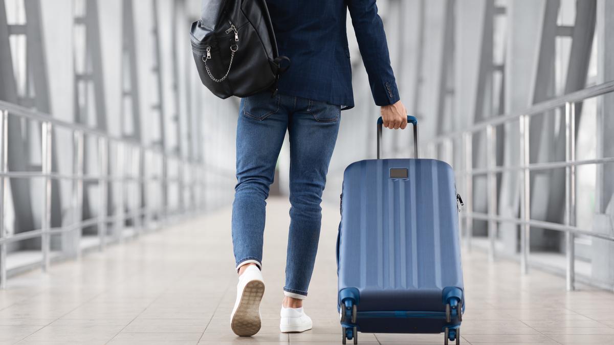 Viajas en avión? Conoce las diferencias entre artículo personal, equipaje  de mano y maleta de bodega | TENDENCIAS | GESTIÓN