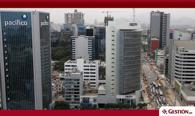 Foto 2 | El crecimiento económico podría ser menor al 4.2% proyectado si: (a) se incrementa el ruido político y deteriora significativamente la confianza empresarial, (b) se produce una importante sub-ejecución en la inversión pública destinada a la reconstrucción luego de El Niño de este año, o (c) se genera una reversión abrupta de flujos de capitales.