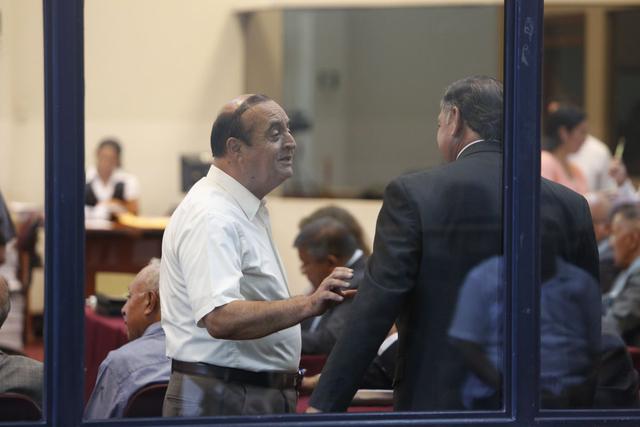 Foto 3 | Los US$15 millones de CTS para Vladimiro Montesinos. El 20 de julio del 2009, Alberto Fujimori fue condenado a siete años y medio de prisión por el delito de peculado doloso y falsedad ideológica al probarse el ilícito pago de US$15 millones a Vladimiro Montesinos por compensación de tiempo de servicios (CTS). Este fue el tercer juicio con resultados adversos para el ex mandatario.  (Foto: USI)