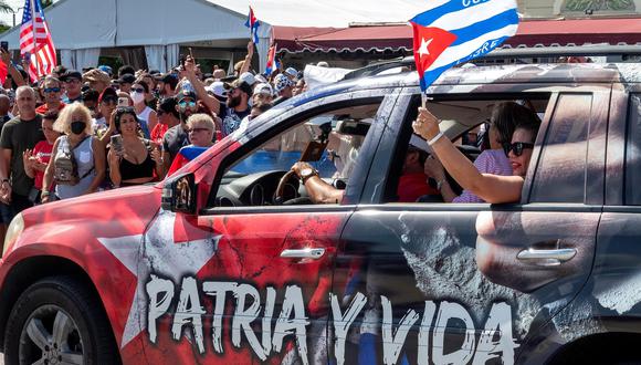 La escasez de productos básicos empujó a los vecinos de San Antonio de los Baños (30 km al este de La Habana) a tomar las calles para pedir el cambio. (Foto: EFE / EPA / CRISTOBAL HERRERA-ULASHKEVICH).