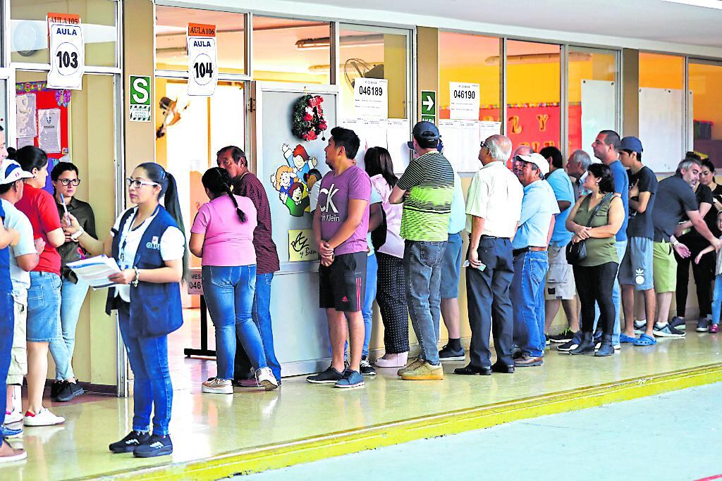 Preferencias. En Lima, solo 12 de los 21 partidos en carrera pasan el 2% de intención de voto. (Foto: GEC)