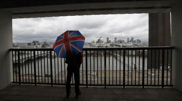 El director del Tate, Nicholas Serota, dice que el museo remodelado espera atraer "un número de visitantes ligeramente mayor" que los actuales 5 millones que acuden cada año. El objetivo principal es darle a la gente espacio para moverse, y para