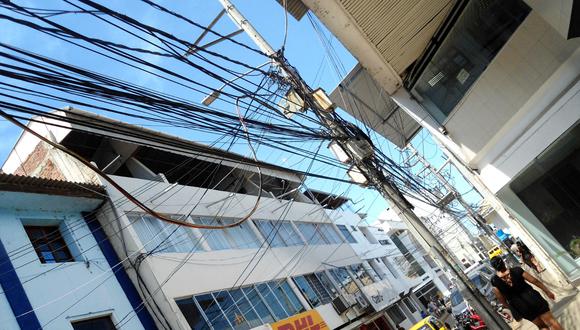 Municipalidades como la del distrito de San Isidro aplicaron esta medida -retiro de cables en desuso- desde el 2022. Foto: Difusión