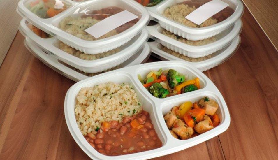 FOTO 1 | 1. Vender comida. Una gran manera de tener éxito con un negocio o producto es cubrir una necesidad, y todo el mundo necesita (y le gusta) para comer. Si te gusta cocinar y tienes acceso a una cocina, que está a medio camino, y puedes comprar productos no perecederos, dulces, carne seca, productos de panadería, aprovecha. Debes encontrar una comida que te apasiona, o una receta que te agrade mucho y correr con ella.
Si la comida es su pasión, ya tienes una buena idea de hacer un negocio. (Foto: Alto astral)