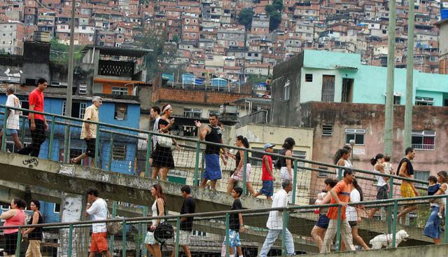 En concreto, cerca de un tercio de la población de Río de Janeiro, conformada por unos 6 millones de habitantes, vive en las favelas. (Foto: AFP)