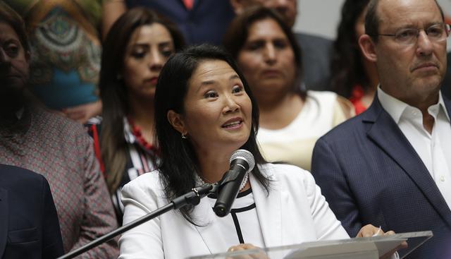 Pese a ello, Kenji Fujimori estuvo presente en la primera presentación pública de Keiko tras su derrota electoral. (Foto: GEC)