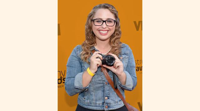 Laci Green. Laci es una youtuber de 26 años conocida por ofrecer una versión más accesible acerca de la educación sexual a través de su canal de videos. Sus videos superan los 120 millones de visitas.