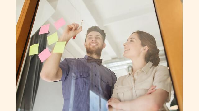 Expertos en millenials. En 2006, la mayor parte de la generación del milenio, o millenial, todavía estaba en la escuela. Sin embargo, hoy son una parte importante de la fuerza de trabajo. Junto a ellos han surgido expertos en esta generación, que se dedic