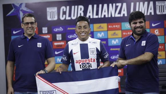 Christian Cueva fue presentado como nuevo jugador de Alianza Lima. (Foto: Lenin Tadeo / GEC)