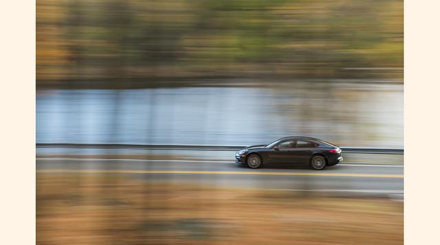 Si hace tiempo usted considera la posibilidad de tener un Panamera, este hace que la espera haya valido la pena.