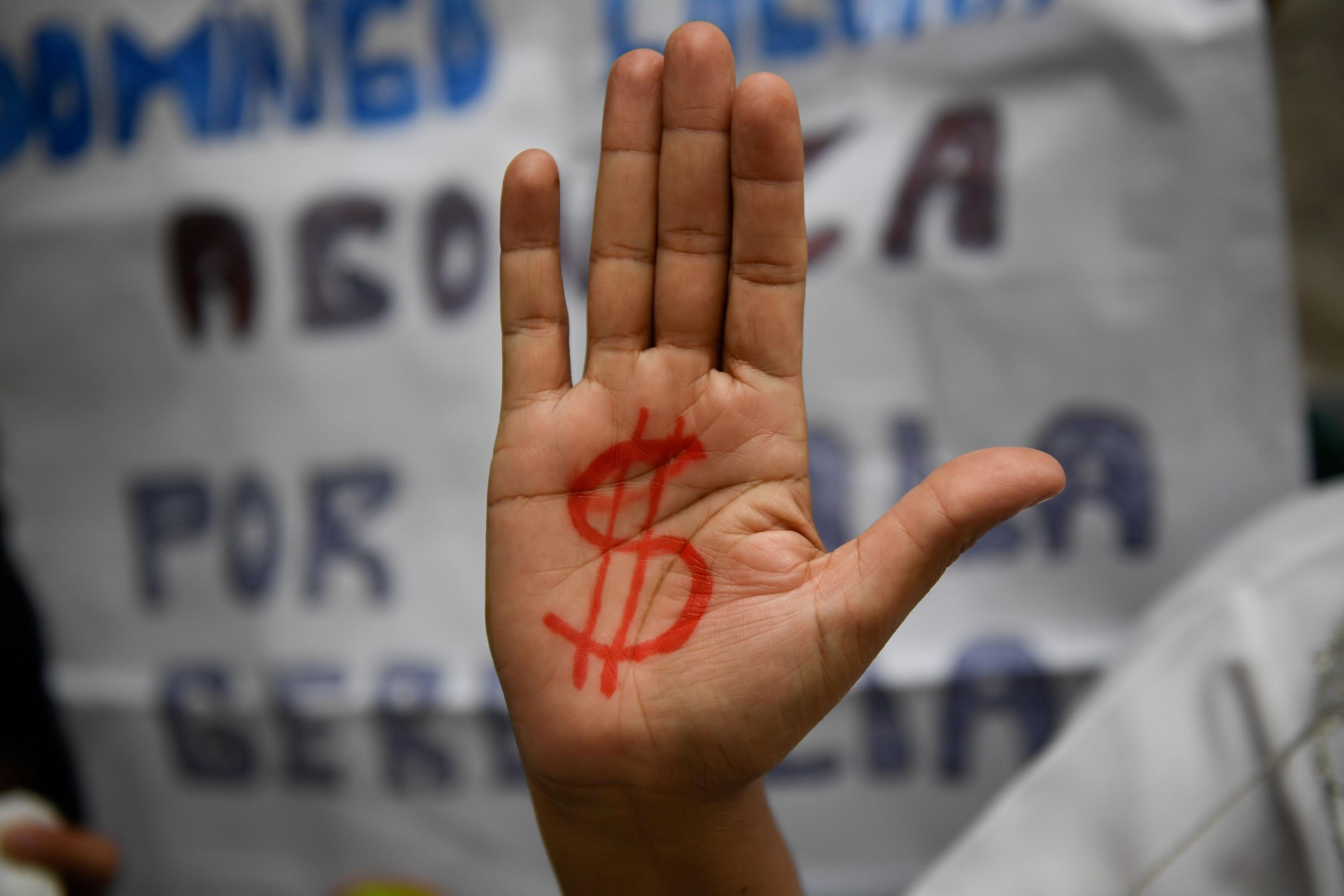 Al día de hoy el sueldo mínimo se ha reducido en 90.80%. (Foto: AFP)