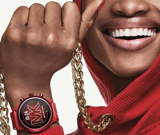 Siempre pensando en que debe ser un reloj que se adapte con el ritmo de vida del hombre y mujer Michael Kors, estos nuevos relojes inteligentes presumen de ser los más ligeros hasta la fecha y vienen con correas de silicón rosa, negro, blanco o rojo con la idea de adaptarse a todos tus looks. (Foto: Robb Report México)