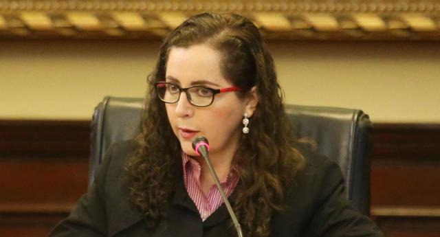 FOTO 5 | Rosa Bartra, miembro de la Comisión Permanente, afirmó que se incluyó al expresidente Alan García en el informe final de la comisión Lava Jato. “Está en la conclusión 36 en lo que respecta al caso Metro de Lima”, dijo en RPP. Sin embargo, el nombre del exmandatario no parece en ninguna página del informe.  (Foto: Andina)