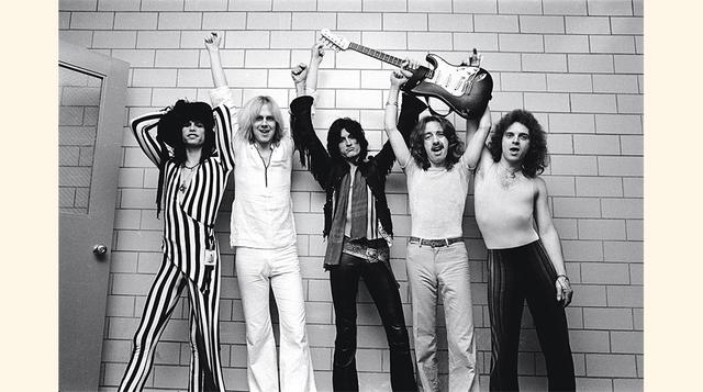 1.  Aerosmith nace luego que Steven Tyler, de la banda Chain Reaction, se uniera a la Perry&#039;s Jam Band.