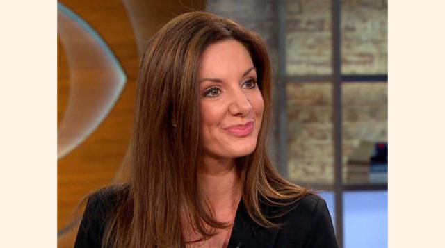 Kat Cole era una empleada de Hooters. Antes de que Cole se convirtiera en la presidenta de Cinnabon y luego en la presidente del grupo FOCUS Brands, ella trabajó en Hooters durante 15 años, comenzando como anfitriona a los 17 años y, finalmente, obteniend