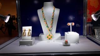 Sotheby's expone obras y joyas de Frank y Barbara Sinatra que se subastarán