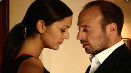 El contenido de las telenovelas turcas "explotó" en audiencia y se volvió un producto rentable y codiciado por las marcas masivas. Este es un ejemplo de los cambios que se dieron en la parrilla del prime time en la televisión nacional. Las bebidas gaseosas anunciaron 29% menos en el verano. 3,250 dólares es el precio base por 30" en 'Al fondo hay sitio'. 2,233 dólares es el precio base por 30" en las 'Las mil y una noches'.