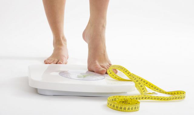 Foto 1 | Altura de 1.52 a 1.62 m. Se considera un índice de masa corporal normal un valor de entre 18.5 a 24.9. Para una altura de 1.52 m, esto equivale a un rango de peso saludable de 43 a 58 kg. El mejor peso dentro de este rango diferirá en cada individuo de acuerdo al tipo de cuerpo, proporción músculo-grasa, y preferencias personales de cada uno. A una altura de 1.62 m le corresponde un rango de peso saludable de 49 a 66 kg.