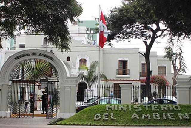 Fernando León Morales es el viceministro de Desarrollo Estratégico de los Recursos Naturales del Ministerio del Ambiente (Minam). Ha escrito más de 30 documentos y artículos sobre servicios ecosistémico, financiamiento ambiental y áreas naturales protegid