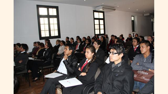 Administración Hotelera. Cenfotur – Centro De Formación en Turismo dicta esta carrera de tres años. Sus egresados perciben una remuneración promedio de S/ 1,753.