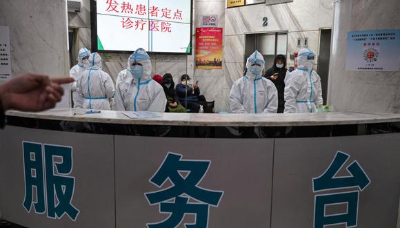 De acuerdo al diario británico, el equipo de científicos de Wuhan estuvo trabajando junto al ejército chino en un proyecto secreto en el que se combinaba tipos de coronavirus.. (Foto: AFP)