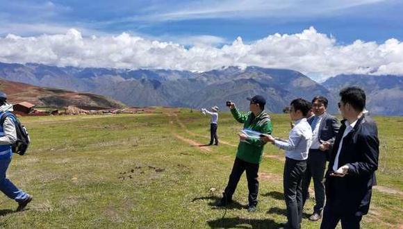 Expertos de Corea reconocen el terreno en Cusco. (Foto: MTC)