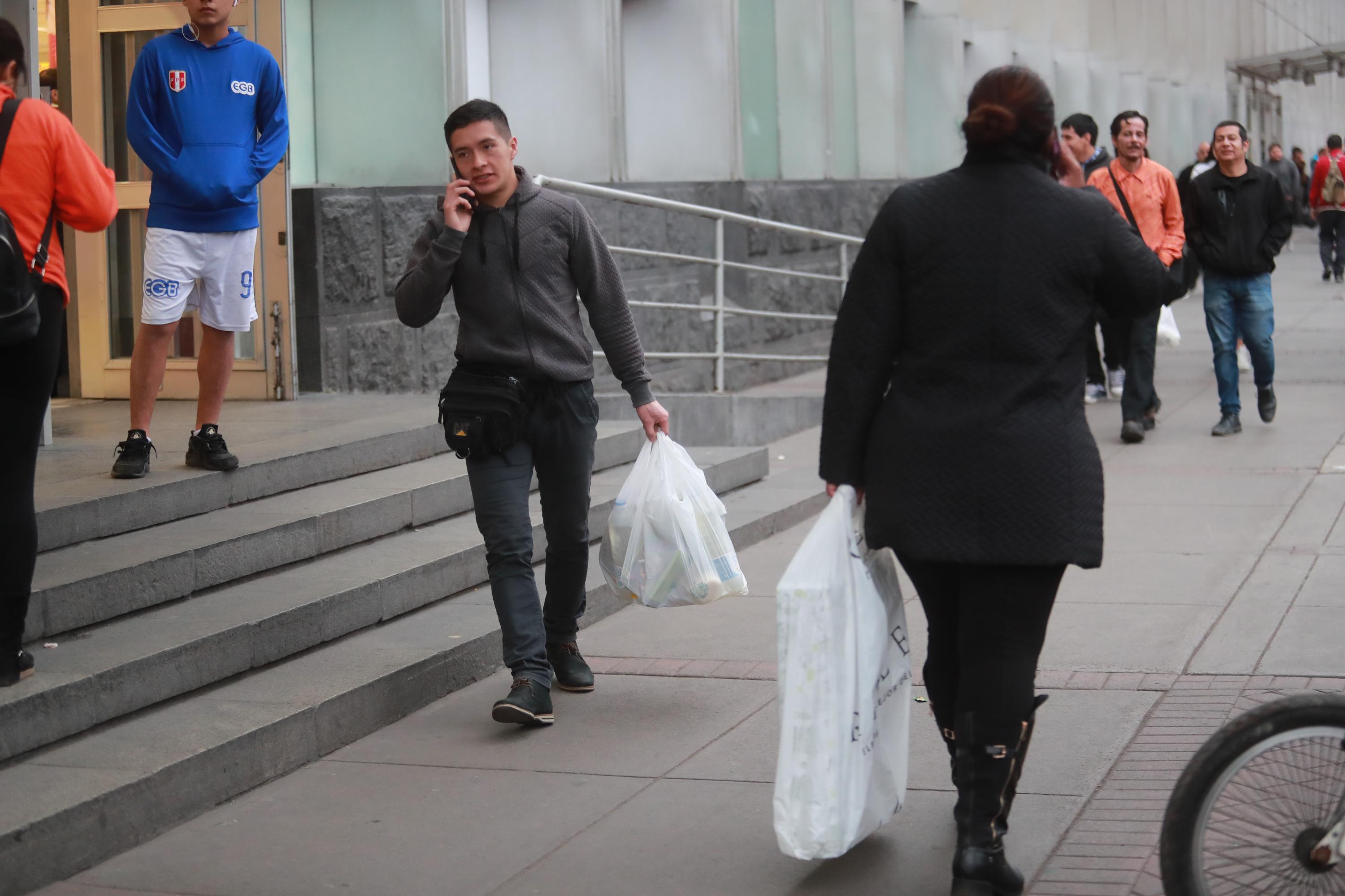 El impuesto al consumo de las bolsas de plástico entró en vigencia el 1 de agosto de 2019. (Foto: Lino Chipana / GEC)