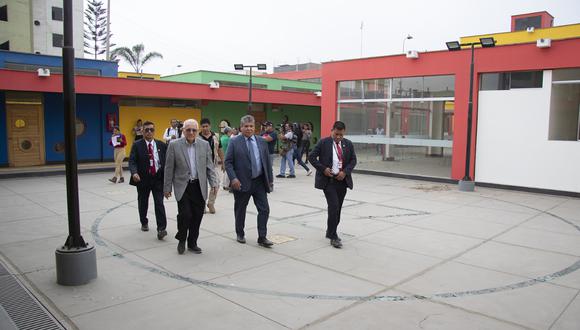 Ministro de Educación, Óscar Becerra, descartó la postergación de las clases escolares, cuyo inicio está proyectado para el lunes 13 de marzo. Foto: Minedu.