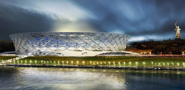 Los trabajadores tuvieron que lidiar con proyectiles sin estallar y cadáveres de soldados de la Batalla de Stalingrado de la II Guerra Mundial durante loa construcción del estadio, que está al pie el memorial de guerra más conocido en Rusia.  Esa ubicación significa que el estadio tuvo que ser diseñado con un techo bajo, pero no obstruir la vista del “Llamado de la Patria”.