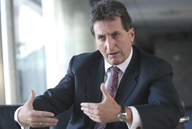 Viernes 5. "Pablo de la Flor":http://gestion.pe/politica/pablo-flor-designado-como-director-autoridad-reconstruccion-cambios-2189024 fue designado como director de la Autoridad para la Reconstrucción con Cambios. De la Flor se desempeñó hasta ha