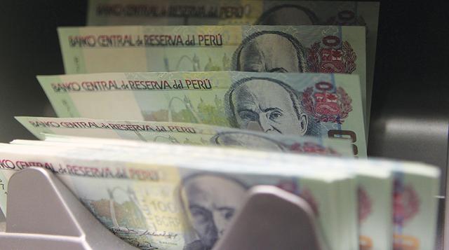 El impuesto anual obtenido, luego de aplicar la escala, se fraccionará de la siguiente manera:  ·         En los meses de enero a marzo, el impuesto anual se divide entre 12.  ·         En abril, al impuesto anual, se descuentan las retenciones efectuadas