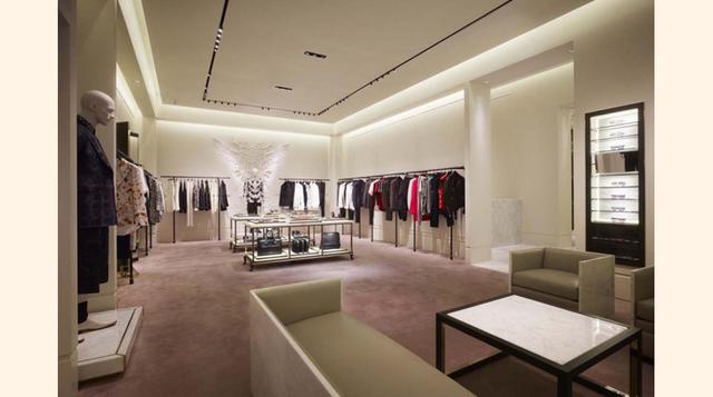 El diseño mezcla flora y fauna con influencias añadidas de los pintores Francis Bacon y HR Giger, asintiendo a la historia de la marca McQueen. (Foto: Megaricos)