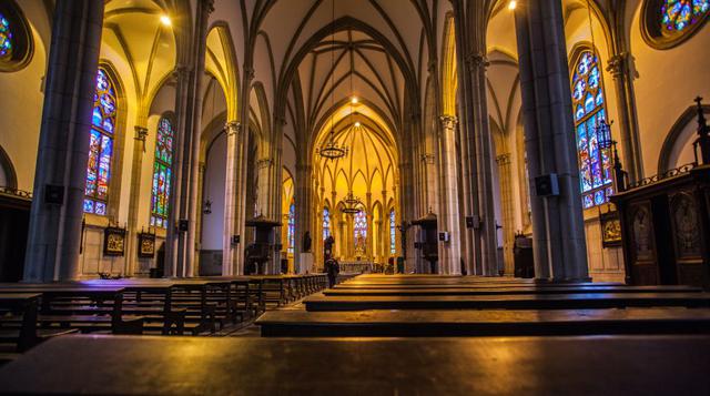 La catedral de San Pedro de Alcántara, es una estructura neogótica de estilo francés que data de 1884, y el proyecto está inspirado en las catedrales del norte de Francia.
