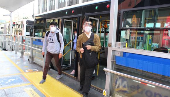 La Municipalidad de Lima recordó que el uso de mascarilla y protector facial es obligatorio en el transporte público. (Foto: MML)