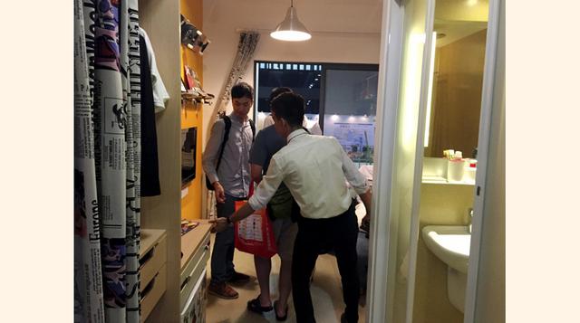 Al igual que en todos los departamentos pequeños, un almacenamiento eficiente evita que la habitación se vea demasiado estrecha. (Foto: Reuters)