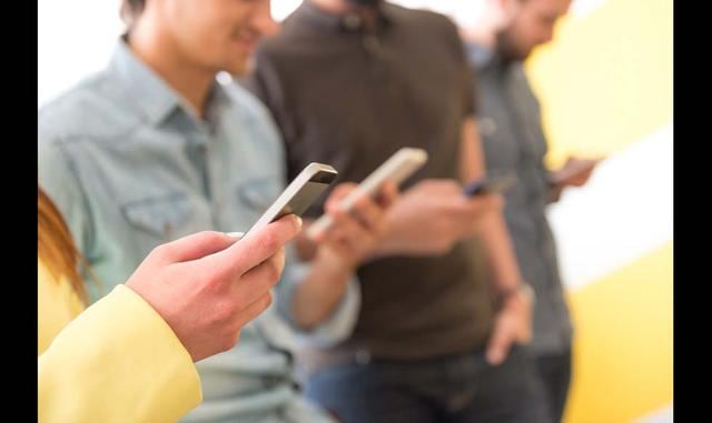 FOTO 6 | Comunicación telepática: el 50 por ciento piensa que el no ser capaz de percibir la diferencia entre el ser humano y la máquina podría asustarlos. El 40 por ciento también se asustaría con un teléfono inteligente que reaccione a su estado de ánimo.