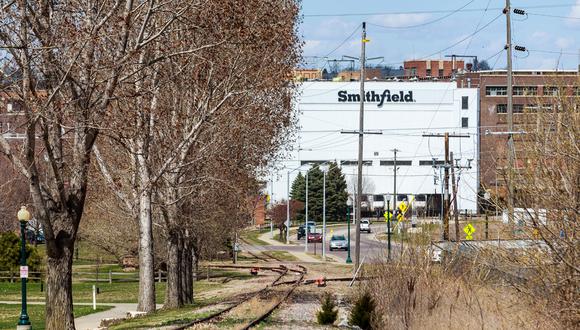 La planta procesadora de carne de cerdo Smithfield Foods en Dakota del Sur, uno de los grupos de coronavirus más grandes conocidos del país, en Sioux Falls. (Foto: AFP)