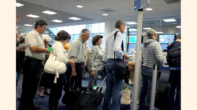 Los turistas de otras partes del mundo podrían duplicarse en el mismo periodo. Los operadores turísticos afirman que hay una notoria demanda de europeos y canadienses que quieren ver Cuba antes que lleguen los estadounidenses. (Foto: Getty)