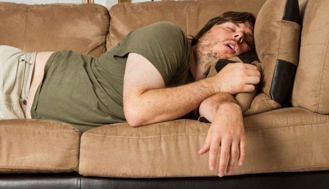 FOTO 2 | EL SILLÓN: “Estuve con esta mujer que fue la persona más agradable y generosa del mundo, y seguimos siendo amigos”, expresó. “Me preparó todos estos platos típicos de Italia y me paseó por toda la ciudad”. (Foto: Difusión)