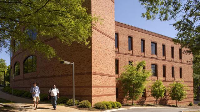 18. College of William. Su escuela de derecho acepta al 30% de las solicitudes de admisión.