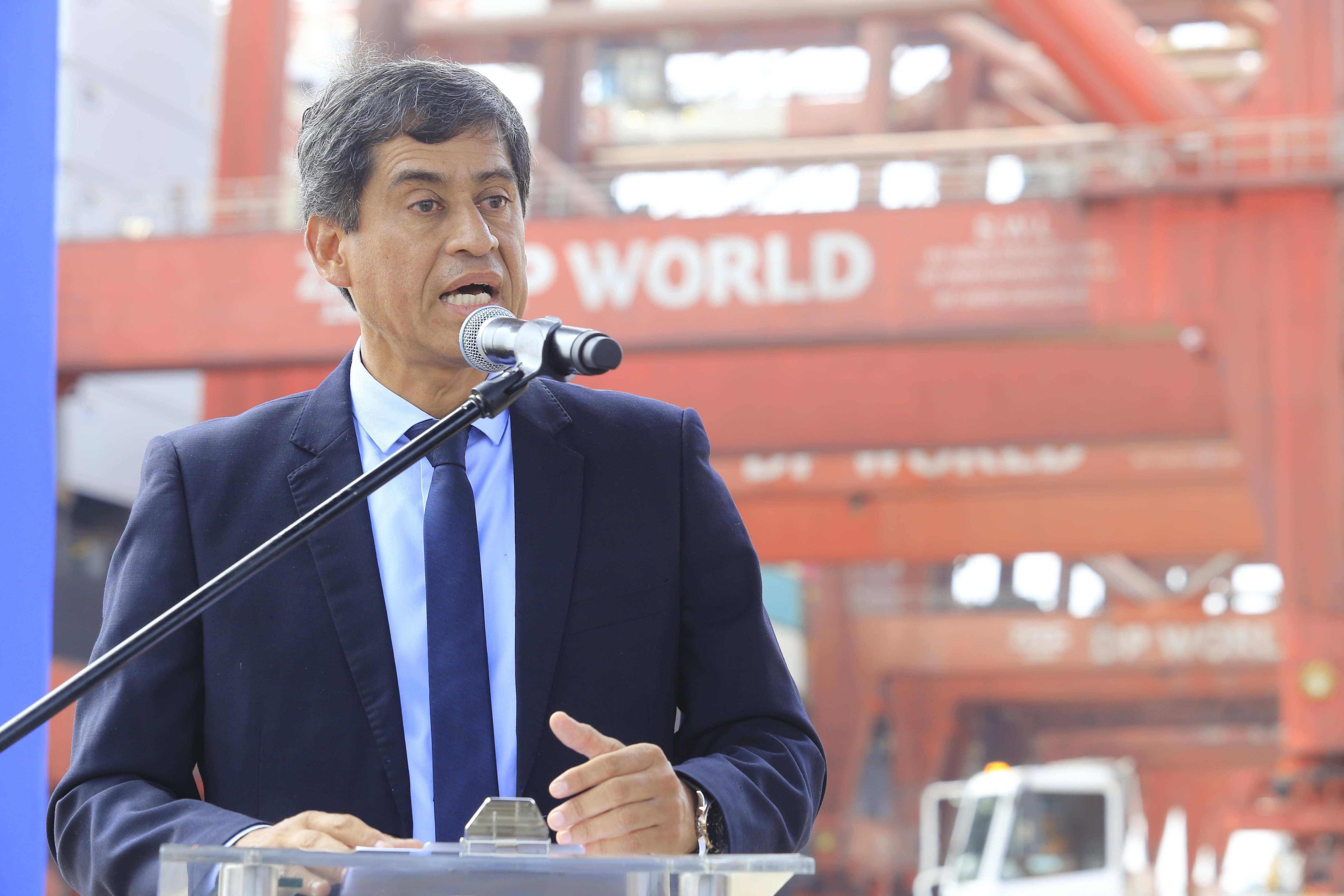 Carlos Lozada dijo que el gobierno busca que los concesionarios de actividades autosostenibles no suspendan tales labores. (Foto: GEC)