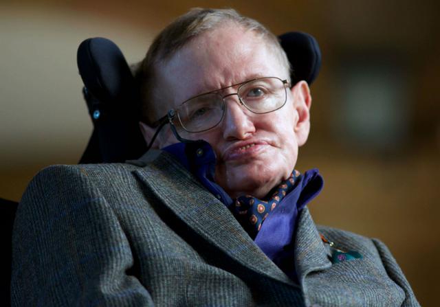 Stephen Hawking: Al preguntarle cómo explicaría el éxito de Trump y él dijo “no puedo”
