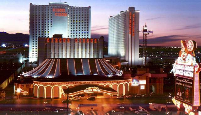 Circus Circus: Con un divertido concepto circense, este hotel de Las Vegas tiene 3 mil 774 habitaciones. Por ello, es también considerado como el circo más grande del mundo, y el parque temático cubierto de mayor extensión. (Circus Circus)