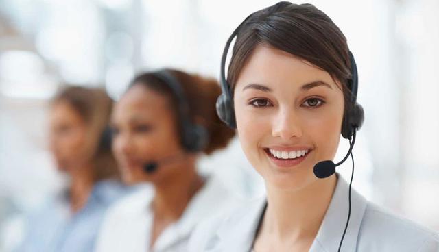 FOTO 4 | 4. Servicio al cliente. Toda la información que existe sobre cómo dar un gran servicio al cliente parece centrarse en ciertas cualidades: empatía, habilidades de escucha, paciencia, resolución de problemas y habilidades telefónicas.

Y el hecho de que las mujeres seamos mejores en esto que los hombres no es solo una opinión popular. Hay investigación científica que ha revelado que hay mucho de cierto en esto, sin embargo, no hay evidencia concluyente que explique si es naturaleza o crianza.

Un estudio concluyó que la señal de empatía del cerebro femenino está más preparada que la de los hombres. Un estudio en 1995 reveló que las mujeres son más propensas que los hombres a imitar de manera involuntaria las expresiones emocionales de los otros. Se cree que este comportamiento refleja un aumento en la actividad de las “neuronas espejo”.

Otros estudios sugieren que los pensamientos racionales tienen más influencia en la empatía del cerebro masculino, y viceversa.

Sea por naturaleza, o por educación, las mujeres parecemos ser mejores que los hombres en el tema del servicio al cliente.

Así que, ¿hay industrias que favorecen a ciertos géneros? Probablemente. Y para las mujeres emprendedoras, estas cuatro industrias están listas para ser tomadas. (Foto: iStock)