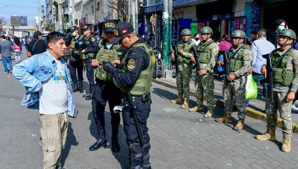El director de la Región Policial Lima, general PNP Roger Pérez, indicó que la institución no pretende solicitar la declaratoria de emergencia en el distrito de La Victoria. Foto: Mininter