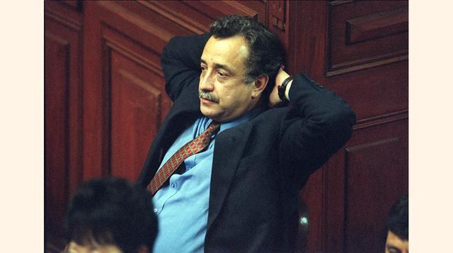 Guido Pennano, también era del FIM, pero fue expulsado por el partido tras aceptar sus reuniones con Vladimiro Montesinos. Pennano registraba asistencias al hemiciclo pero no votaba. Junto a Rubí Rodríguez, María Huamán Lu, Juan Carlos Mendoza del Solar, 