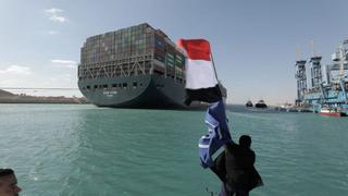 Escaso impacto del bloqueo en Suez sobre el crudo del golfo, según analistas