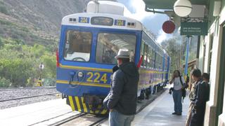 Población de Aguas Calientes bloquea vía del tren hacia Machu Picchu