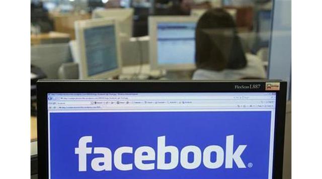 Facebook tiene una fuerte recordación en todos los rangos de edad, aunque entre las personas mayores de 55 años cae en menciones. (Foto: Reuters)