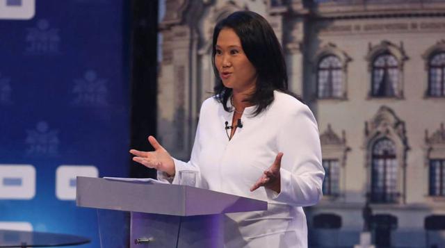 (Sobre seguridad ciudadana) “Cuando en el debate hice esta propuesta mi contrincante dijo que ‘cruel, que mala’. Él no tiene las cosas claras. No tiene la mano firme para luchar contra este flagelo. Yo me ratifico. (…) A mí no me temblará la mano, tengo l